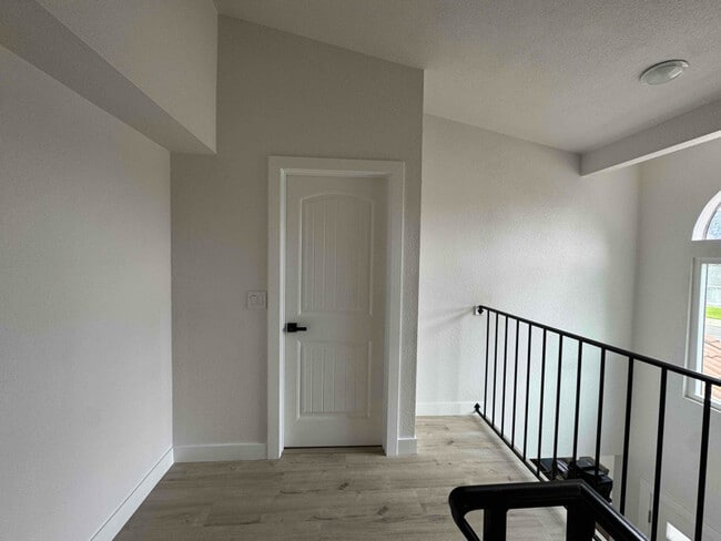 Photo - 1565 Joanne St House