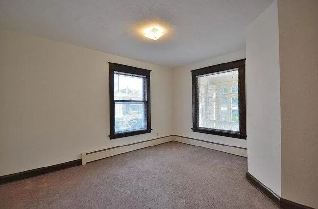 Foto del edificio - 616 Maple Ave