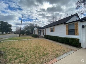 Building Photo - 5848 Kenwood Ave