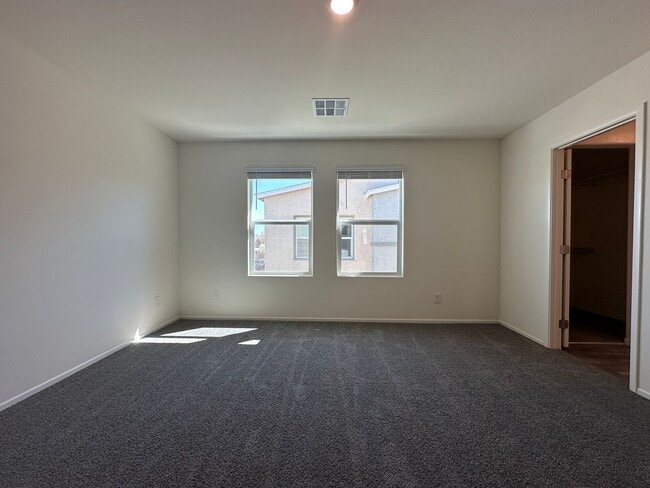 Foto del edificio - BRAND NEW 3 BEDROOM TOWNHOUSE W/LOFT
