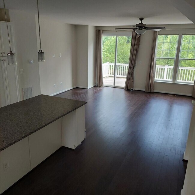 Building Photo - Updated Townhome in A Great Area Available...