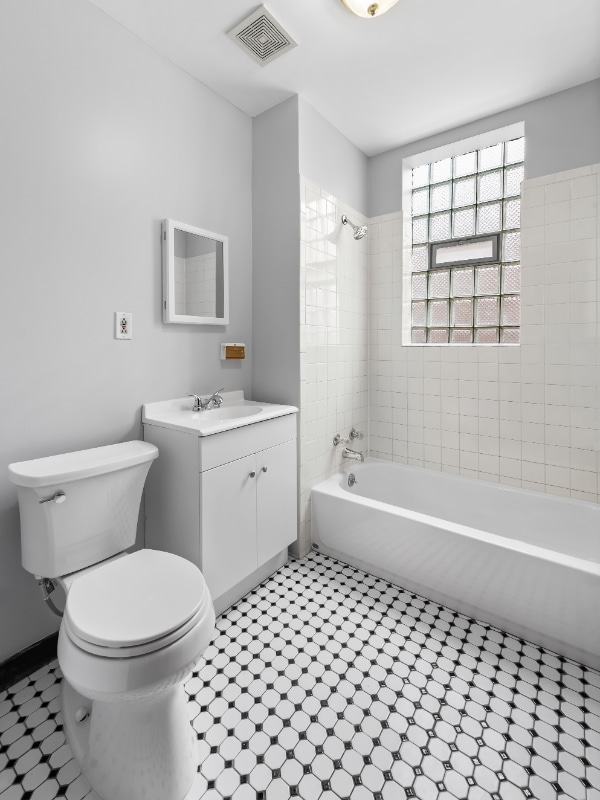 Building Photo - 879 N Richmond St