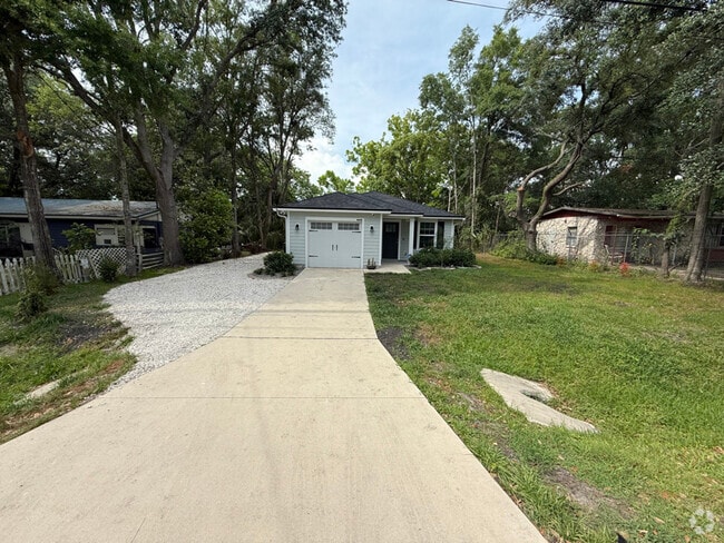 Building Photo - 4649 Suray Ave