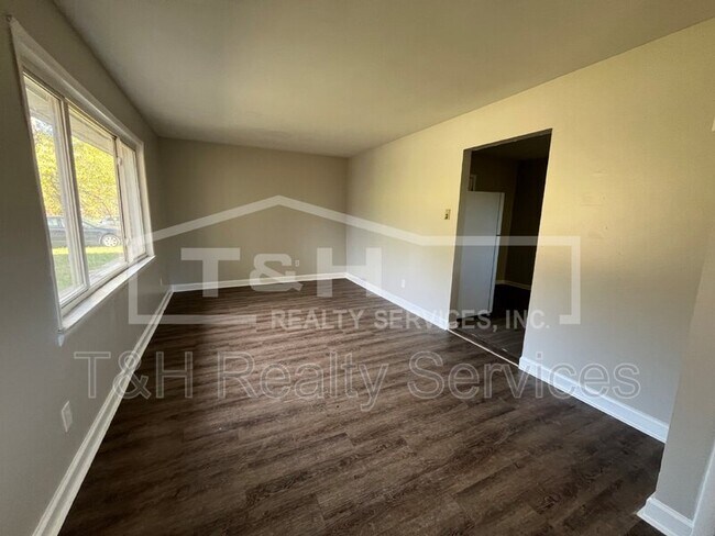Foto del edificio - 6215 E 12th St