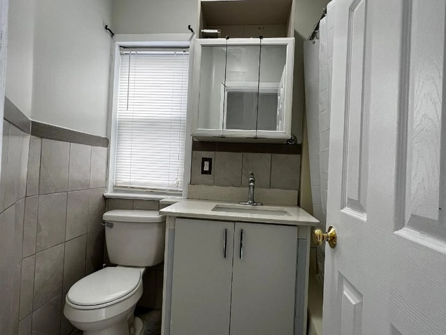 Building Photo - 145 Lake Ave