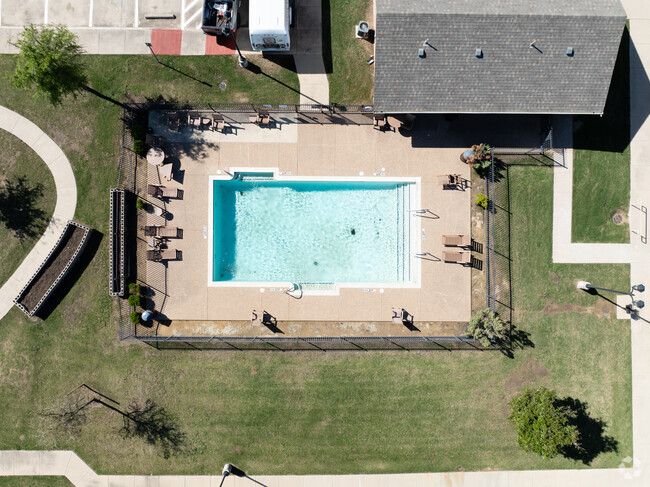 Swimming Pool - Oak Timbers Fort Worth South Apartments