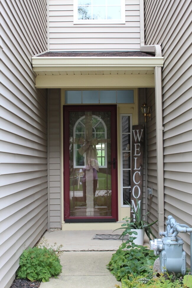 Building Photo - 6947 Brightwater Dr