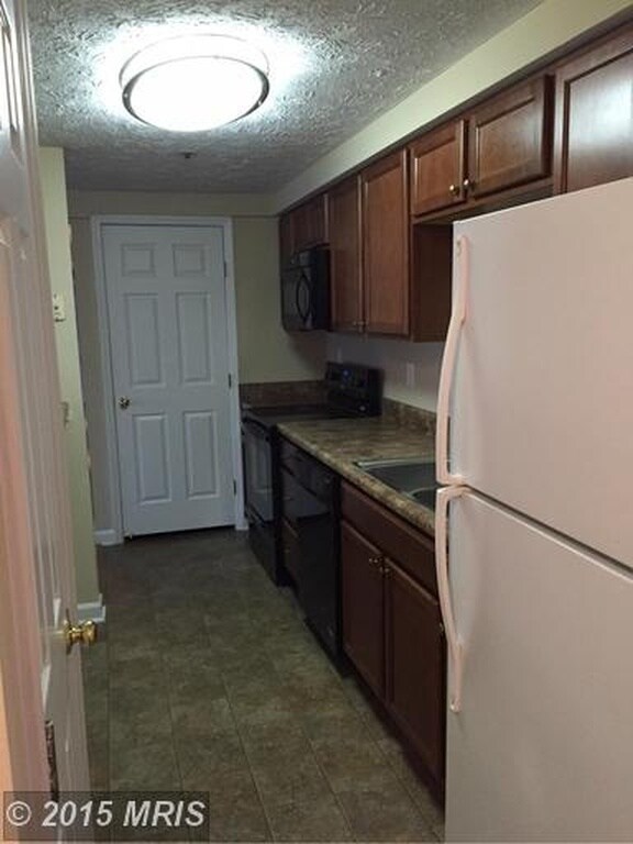 Foto del edificio - 6375 Green Field Rd