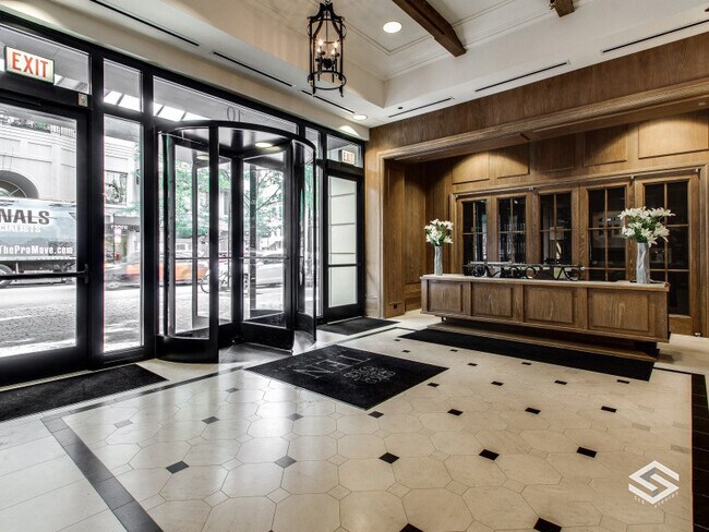 Foto del edificio - 10 E Delaware Pl