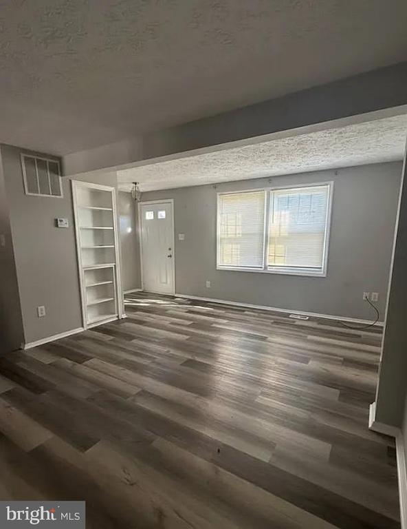 Foto del edificio - 7004 Hames Ct