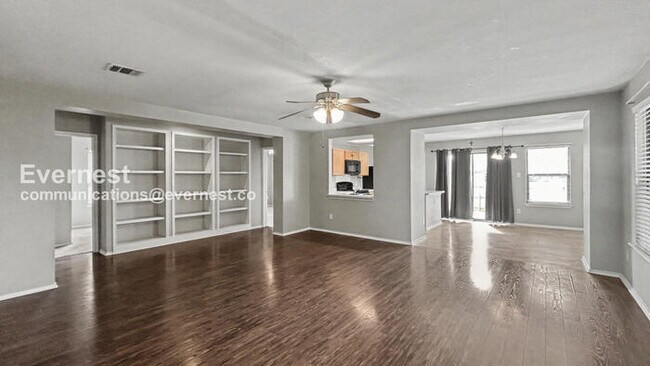 Foto del edificio - 3 Bed, 2 Bath Home with Garage / Pet-Friendly / Available Now!