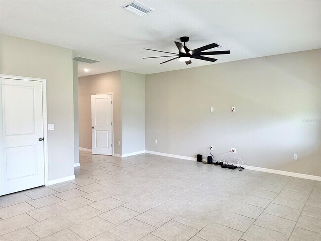 Building Photo - 6268 Great Bear Dr
