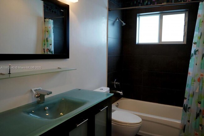 Foto del edificio - 10701 SW 77th Ct