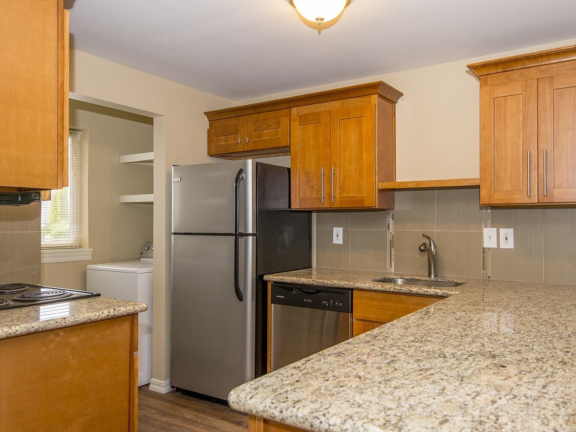 KITCHEN - 17685 NW Concordia Ct