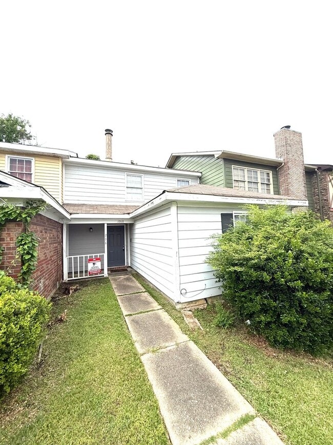 Building Photo - 2060 Rexford Rd
