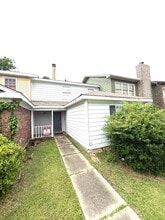 Building Photo - 2060 Rexford Rd