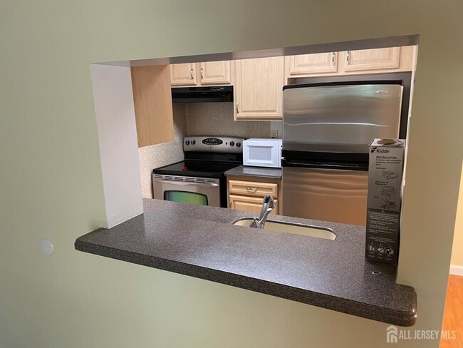 Building Photo - 911 Ravens Crest Dr