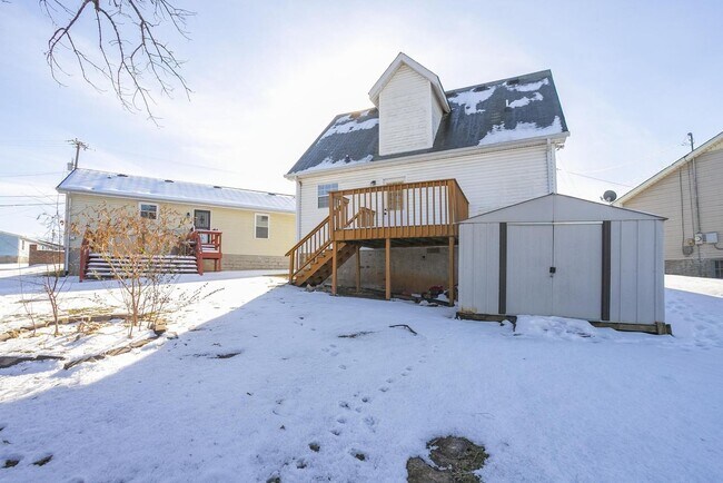 Building Photo - Remodeled 3 Bedroom