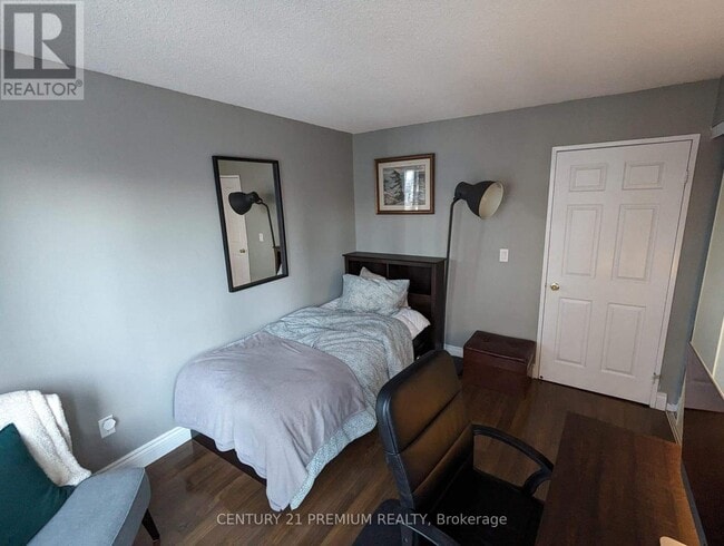 Building Photo - 335-1335 Webb Dr