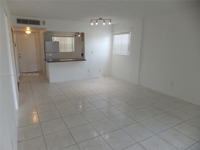 Building Photo - 16410 Miami Dr