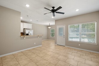 Building Photo - 1413 E April Villa