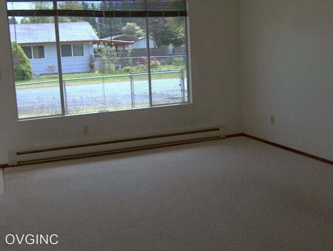 Building Photo - 3 br, 1 bath House - 404 WEST D STREET
