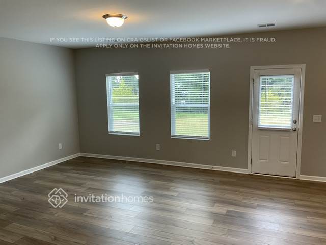 Building Photo - 2084 Boxwood Cir