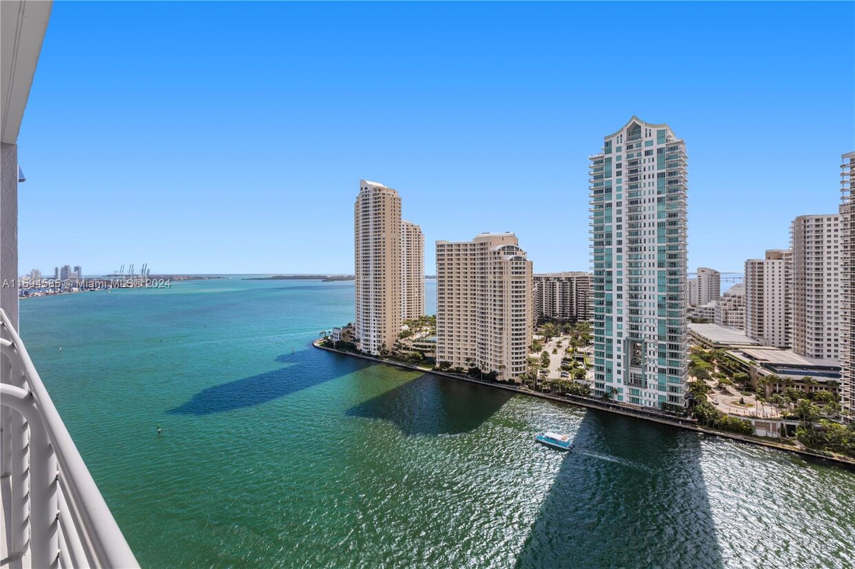 Foto principal - 325 S Biscayne Blvd