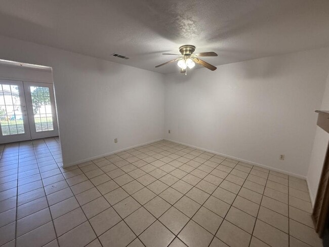 Building Photo - 205 Jason Dr