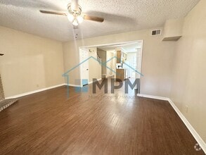 Building Photo - 1804 Woodhaven Dr