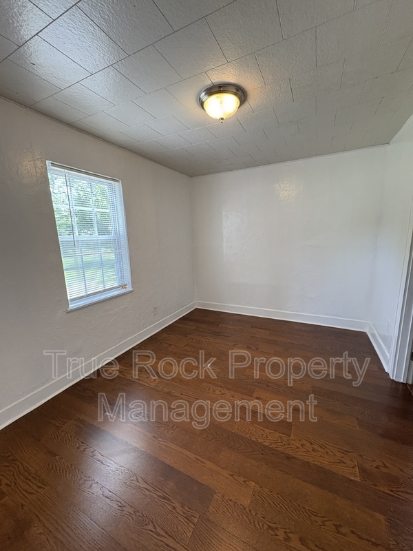 Building Photo - 917 E Beverly St