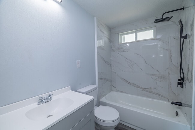Building Photo - 1044 Thrush Cir