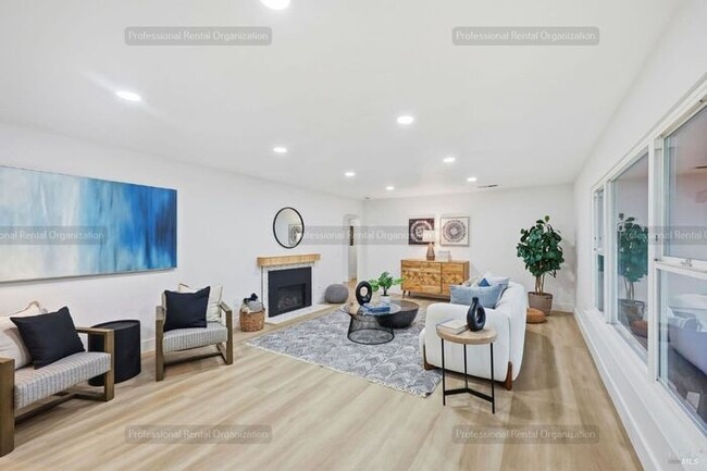 Building Photo - Proctor Terrace Single level home-walk to markets