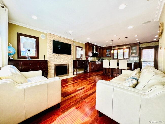 Foto del edificio - 65 Maple Dr