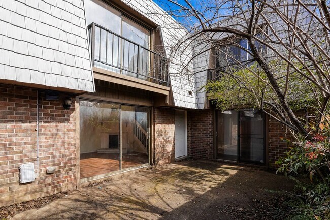 Foto del edificio - 136 Cedarwood Ln