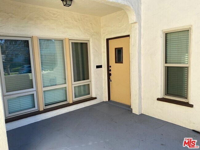 Building Photo - 1110 Meadowbrook Ave