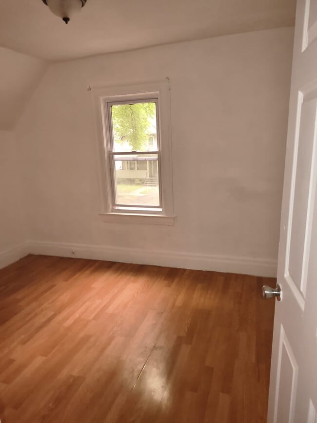 Building Photo - 433 Cottage St