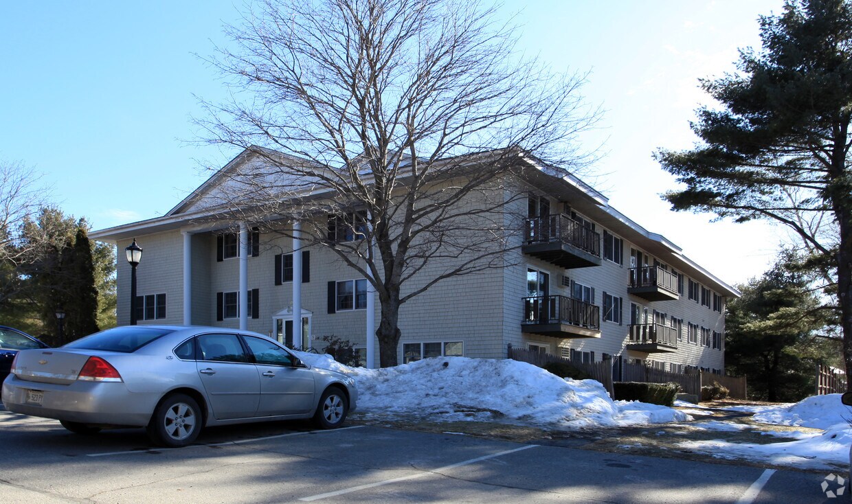 Building Photo - 35 Meadow Rd