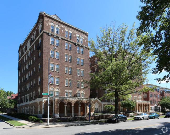 Foto del edificio - Bainbridge Apartments