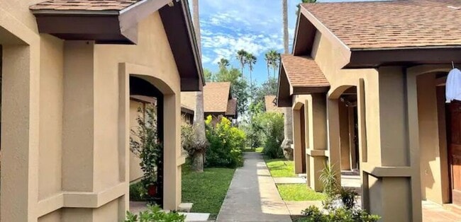 Building Photo - 624 S Pleasantview Dr
