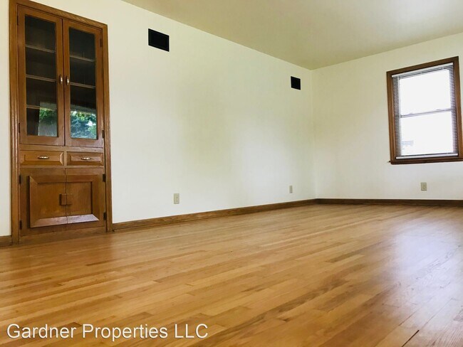Building Photo - 2 br, 1.5 bath House - 5809 N 34th Street