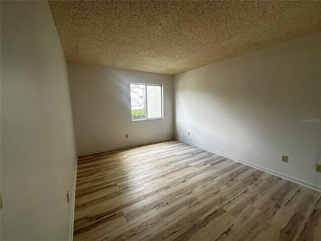 Foto del edificio - 593 Fairways Cir