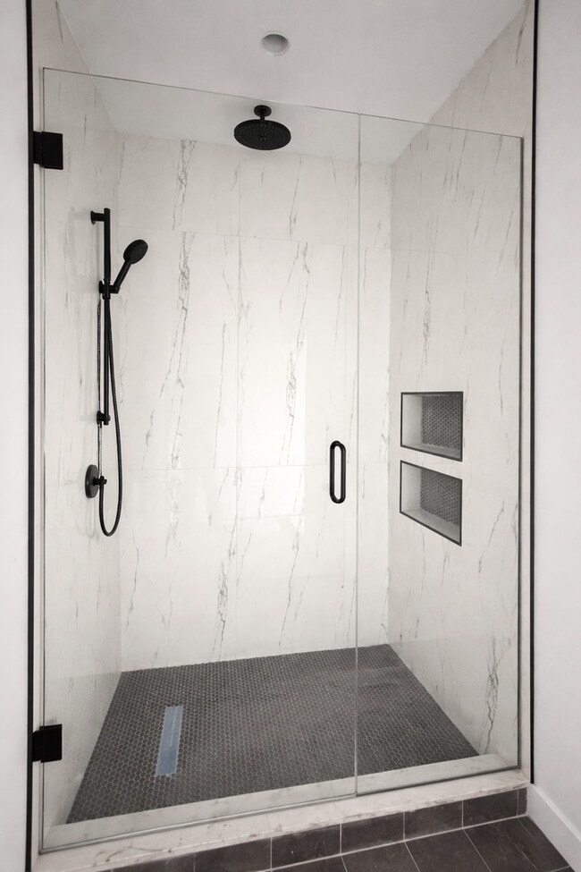 Building Photo - 3340 W Evergreen Ave