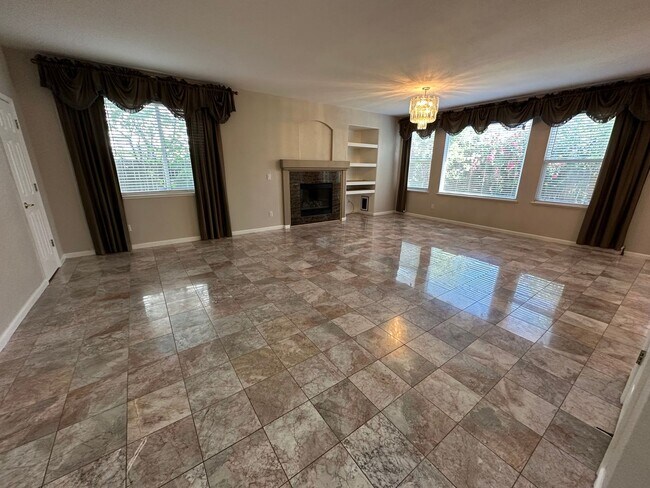 Foto del edificio - Beautiful 4 Bedroom 3 Full Bath Tracy Home
