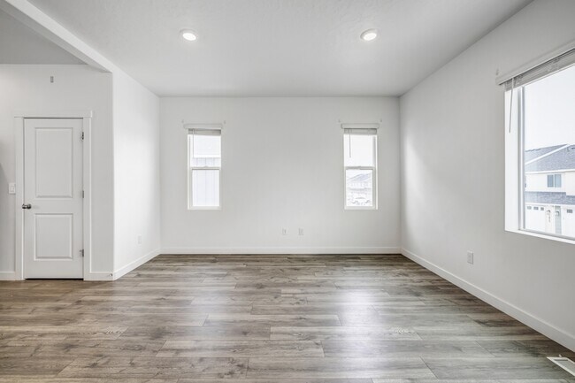 Foto del edificio - 1063 Waterway Ln
