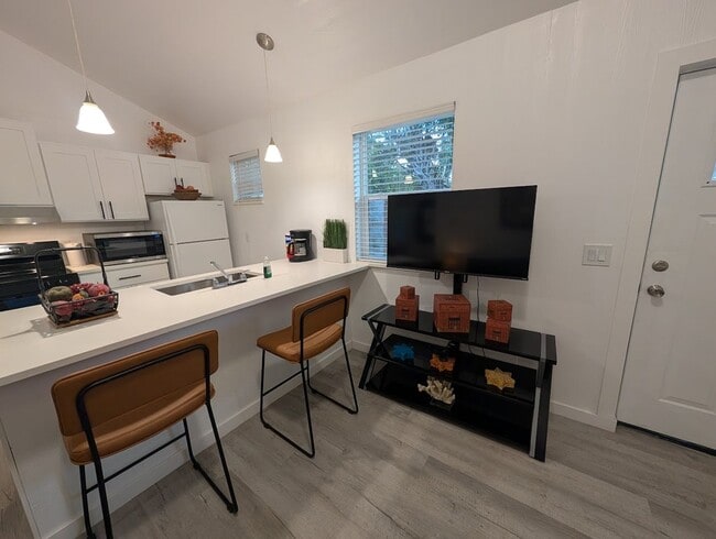 Building Photo - Brand-New ADU in the Heart of Downtown Sarasota!