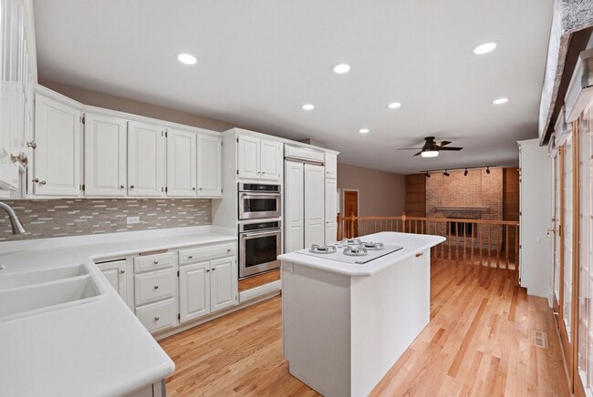 Building Photo - 4452 Burgundy Pl
