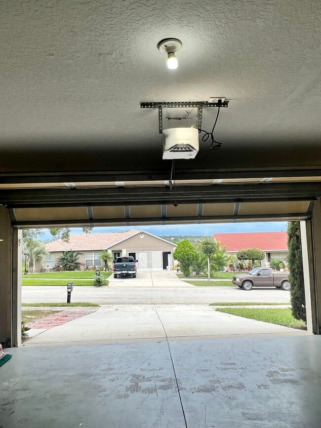 Building Photo - 824 Shore Breeze Way