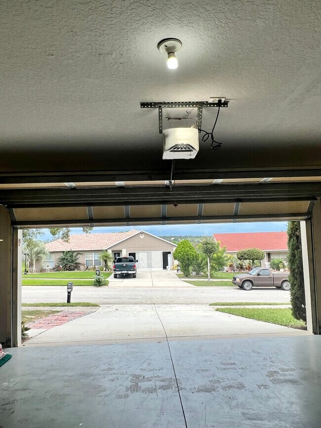 Foto del edificio - 824 Shore Breeze Way