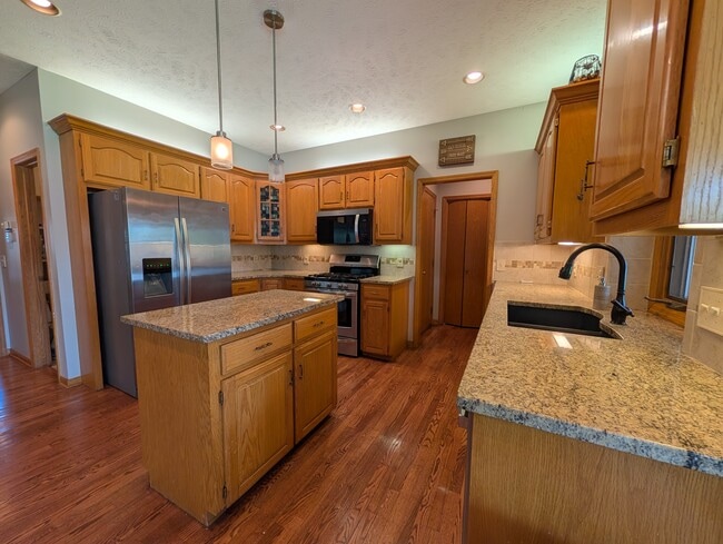 Building Photo - 5612 N 139th Ave